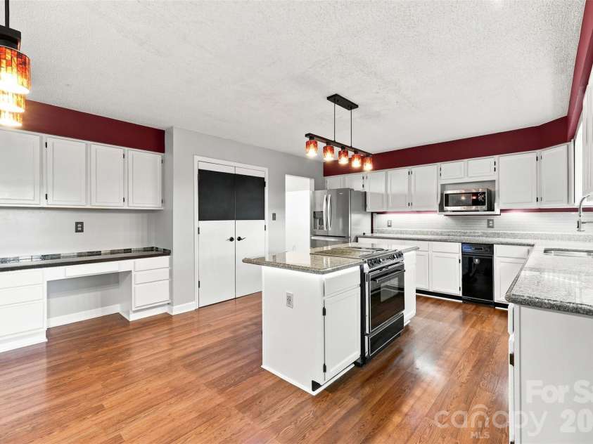 14301 Harbor Estate Road, Charlotte, NC 28278.  MLS# CAR4389673, YatesRealty ID 45923. 