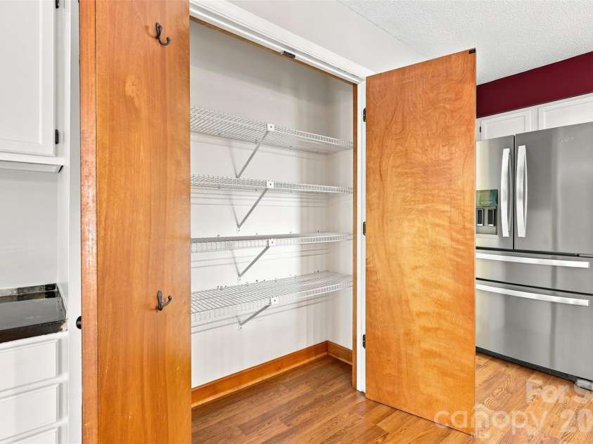 14301 Harbor Estate Road, Charlotte, NC 28278.  MLS# CAR4389673, YatesRealty ID 45923. 