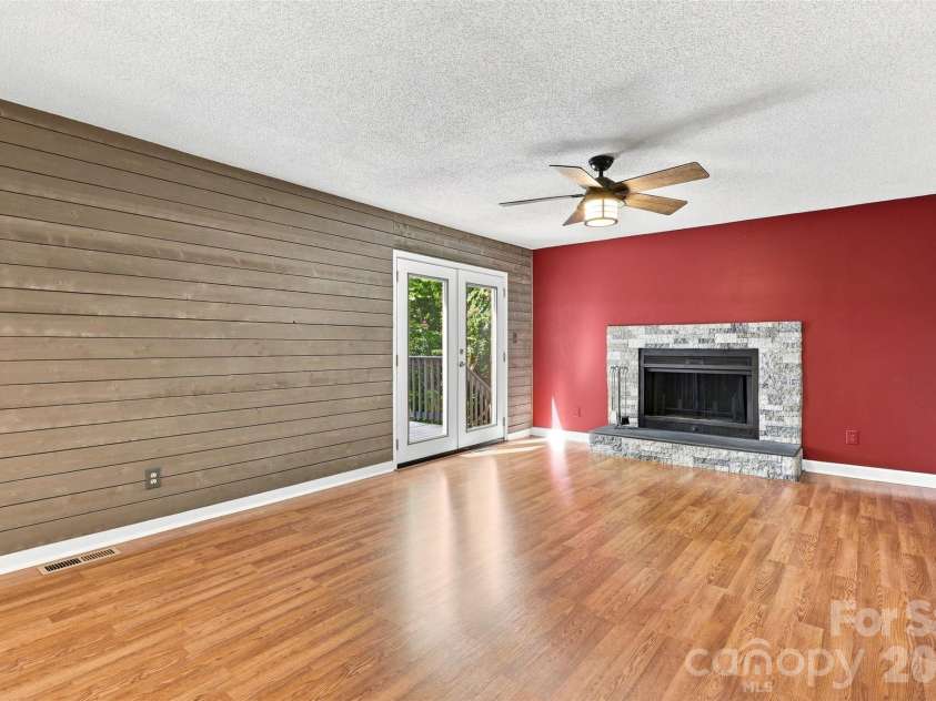 14301 Harbor Estate Road, Charlotte, NC 28278.  MLS# CAR4389673, YatesRealty ID 45923. 