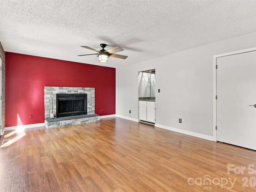 14301 Harbor Estate Road, Charlotte, NC 28278.  MLS# CAR4389673, YatesRealty ID 45923. 