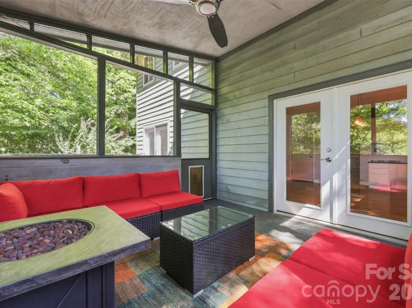 14301 Harbor Estate Road, Charlotte, NC 28278.  MLS# CAR4389673, YatesRealty ID 45923. 