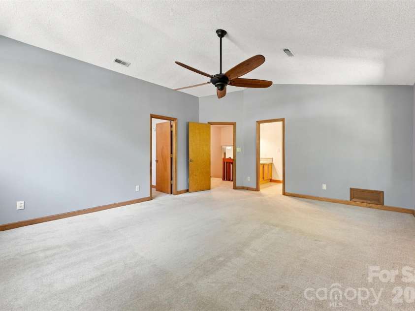 14301 Harbor Estate Road, Charlotte, NC 28278.  MLS# CAR4389673, YatesRealty ID 45923. 