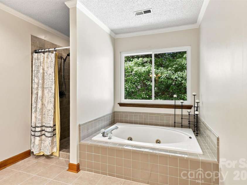 14301 Harbor Estate Road, Charlotte, NC 28278.  MLS# CAR4389673, YatesRealty ID 45923. 