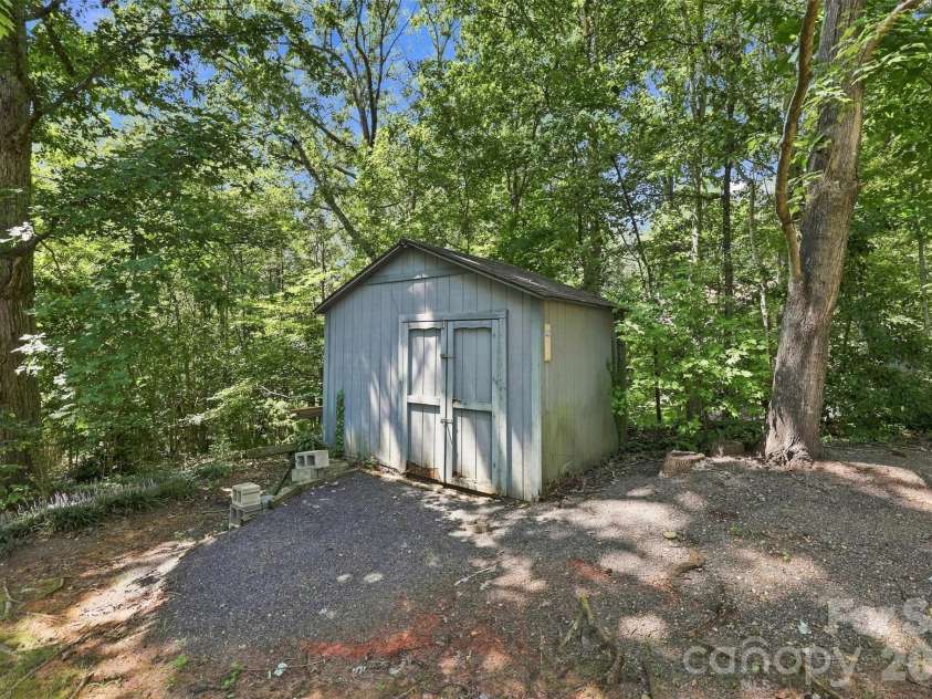 14301 Harbor Estate Road, Charlotte, NC 28278.  MLS# CAR4389673, YatesRealty ID 45923. 