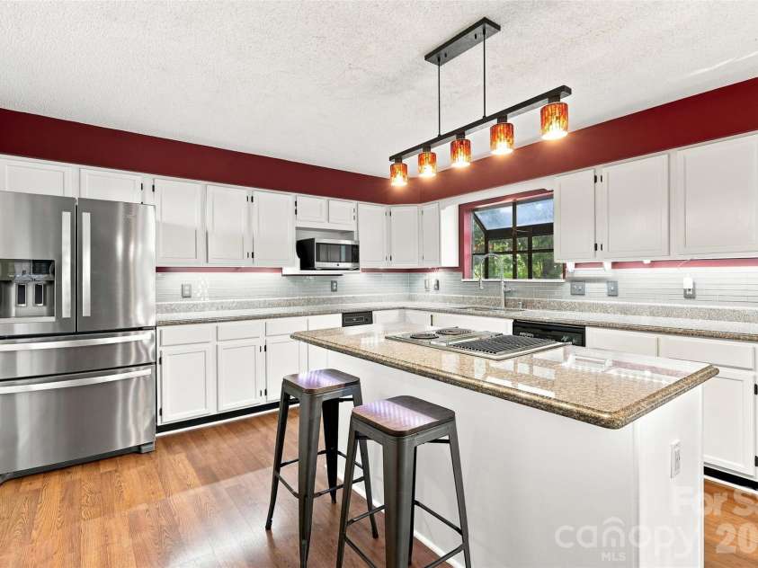 14301 Harbor Estate Road, Charlotte, NC 28278.  MLS# CAR4389673, YatesRealty ID 45923. Main Residence - Kitchen
