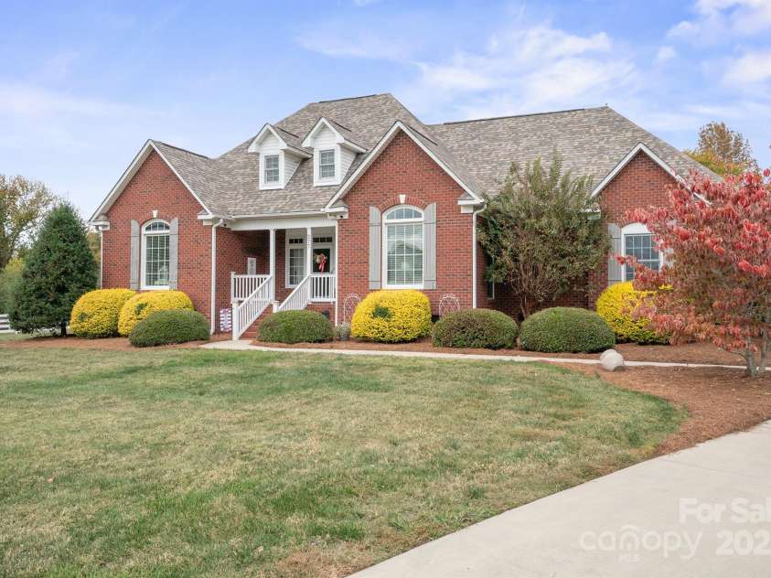 277 Glenwood Drive, Oakboro, NC 28129.  MLS# CAR4312178, YatesRealty ID 45923. 