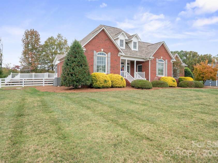 277 Glenwood Drive, Oakboro, NC 28129.  MLS# CAR4312178, YatesRealty ID 45923. 