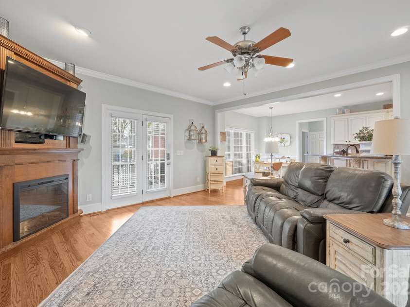 277 Glenwood Drive, Oakboro, NC 28129.  MLS# CAR4312178, YatesRealty ID 45923. 