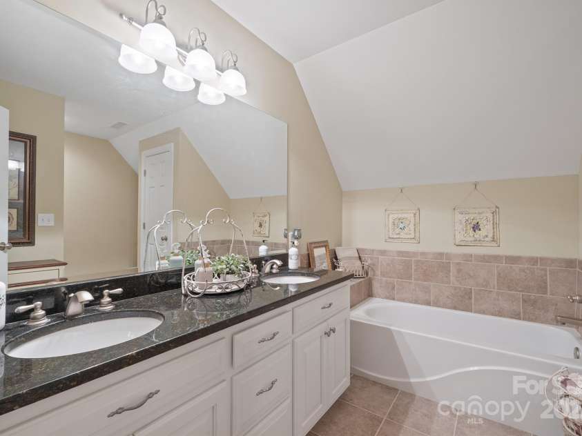 277 Glenwood Drive, Oakboro, NC 28129.  MLS# CAR4312178, YatesRealty ID 45923. 