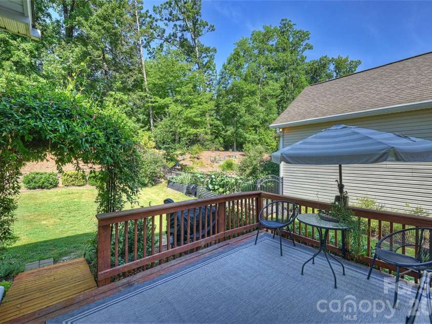 1136 Aringill Lane, Matthews, NC 28104.  MLS# CAR4415913, YatesRealty ID 45924. 