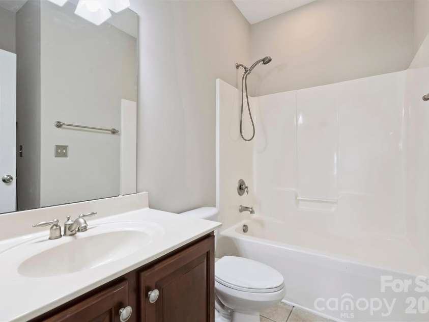 1136 Aringill Lane, Matthews, NC 28104.  MLS# CAR4415913, YatesRealty ID 45924. Bathroom 4