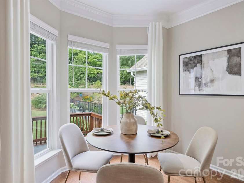 1136 Aringill Lane, Matthews, NC 28104.  MLS# CAR4415913, YatesRealty ID 45924. Breakfast area