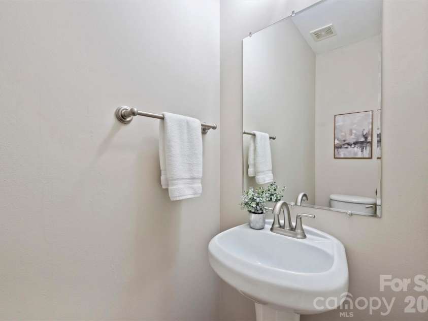1136 Aringill Lane, Matthews, NC 28104.  MLS# CAR4415913, YatesRealty ID 45924. Half bath