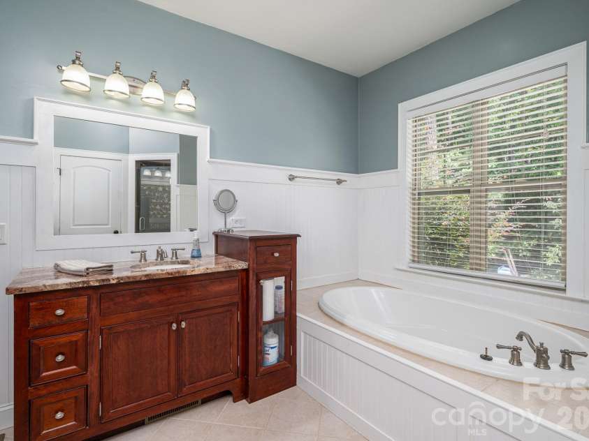 1903 Miners Creek Drive, Lincolnton, NC 28092.  MLS# CAR4415577, YatesRealty ID 45926. Primary Bath