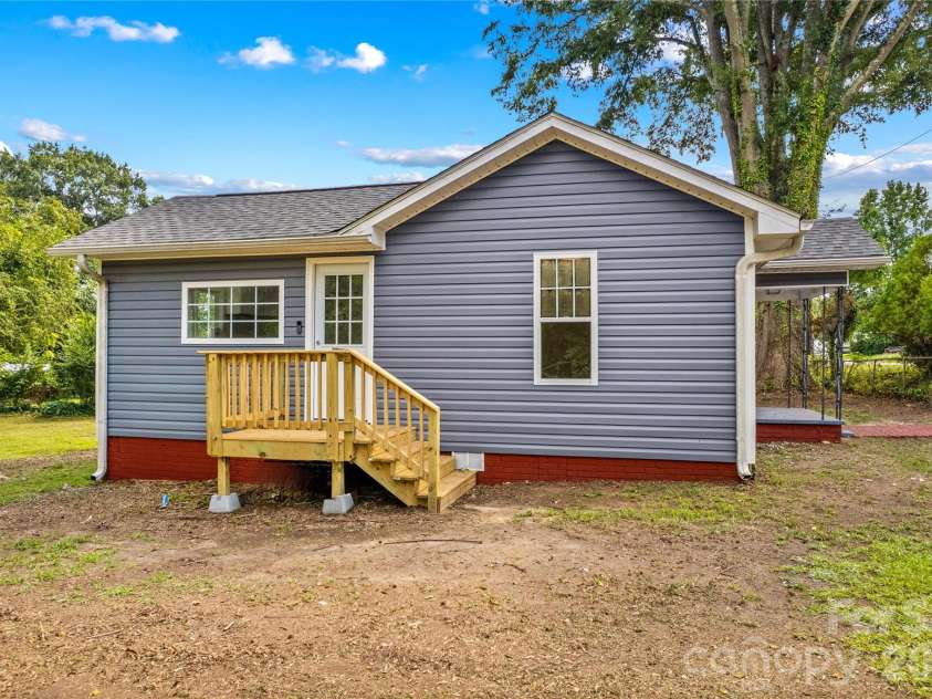 715 Central Avenue, Landis, NC 28088.  MLS# CAR4415339, YatesRealty ID 45927. 