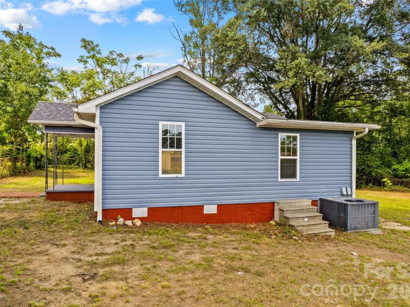 715 Central Avenue, Landis, NC 28088.  MLS# CAR4415339, YatesRealty ID 45927. 