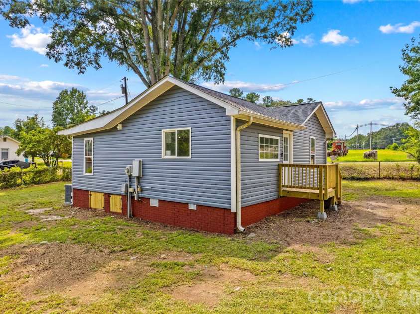 715 Central Avenue, Landis, NC 28088.  MLS# CAR4415339, YatesRealty ID 45927. 