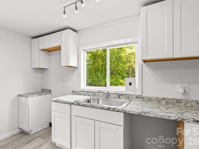 715 Central Avenue, Landis, NC 28088.  MLS# CAR4415339, YatesRealty ID 45927. 