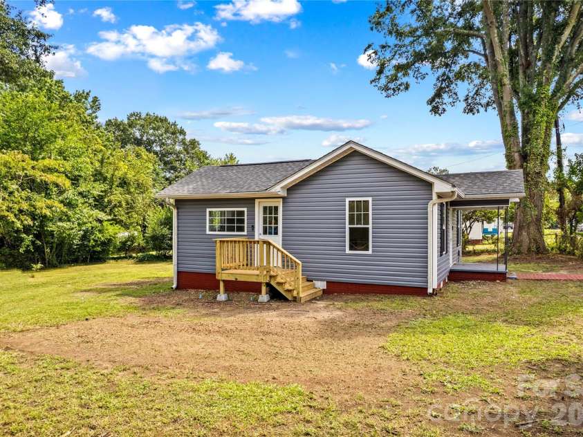 715 Central Avenue, Landis, NC 28088.  MLS# CAR4415339, YatesRealty ID 45927. 