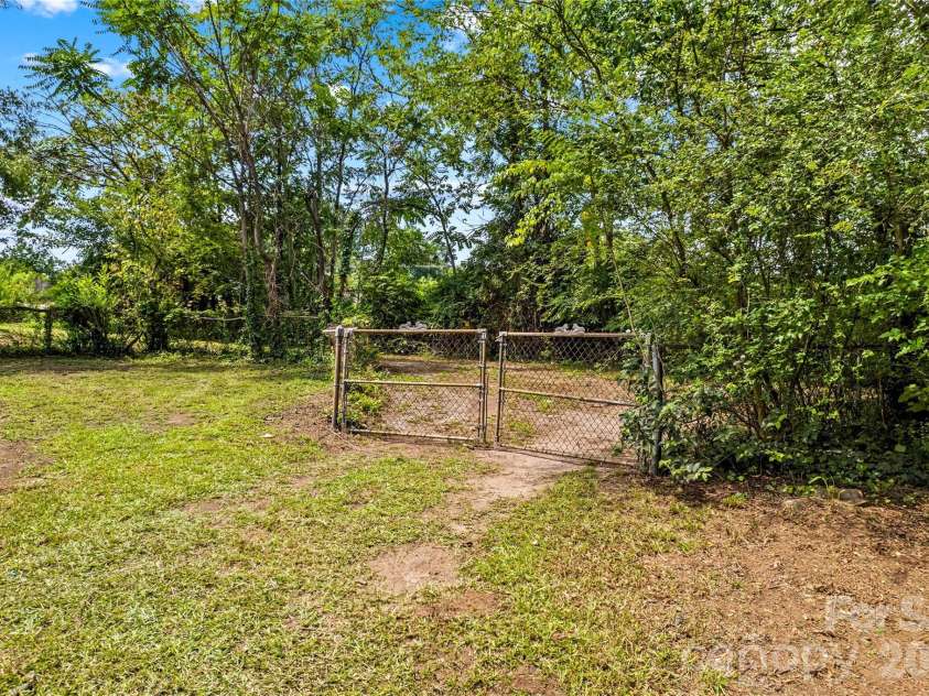 715 Central Avenue, Landis, NC 28088.  MLS# CAR4415339, YatesRealty ID 45927. 