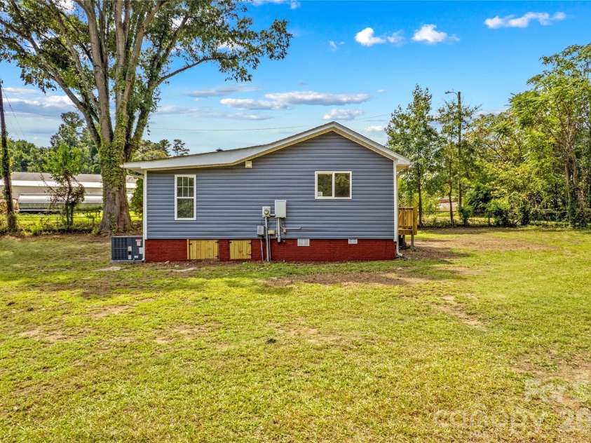715 Central Avenue, Landis, NC 28088.  MLS# CAR4415339, YatesRealty ID 45927. 