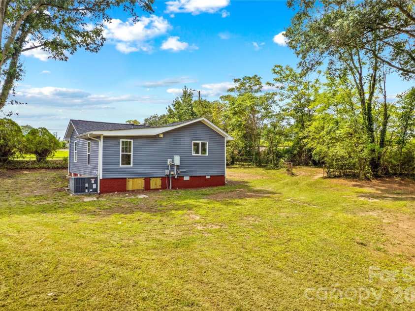 715 Central Avenue, Landis, NC 28088.  MLS# CAR4415339, YatesRealty ID 45927. 
