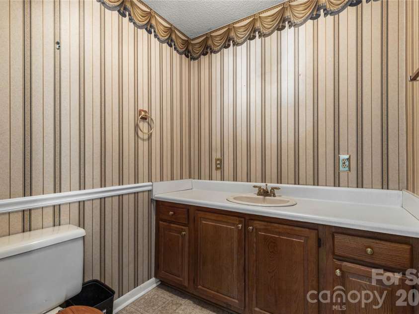 1575 Lincoln Road, York, SC 29745.  MLS# CAR4415125, YatesRealty ID 45928. Half Bath down stairs