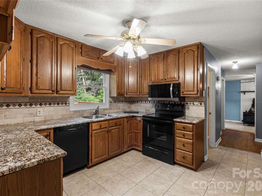 1575 Lincoln Road, York, SC 29745.  MLS# CAR4415125, YatesRealty ID 45928. Kitchen