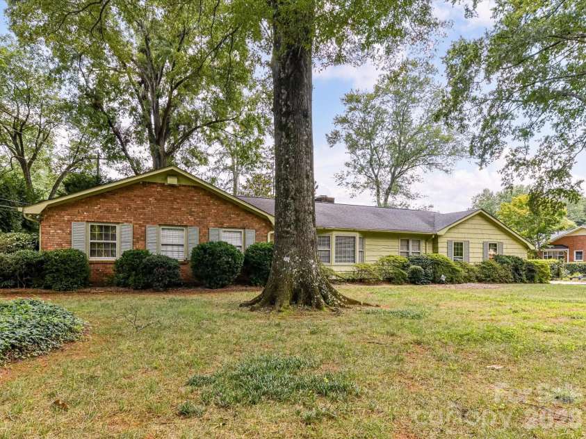5535 Lansing Drive, Charlotte, NC 28270.  MLS# CAR4414037, YatesRealty ID 45931. 