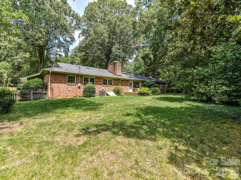 5535 Lansing Drive, Charlotte, NC 28270.  MLS# CAR4414037, YatesRealty ID 45931. 