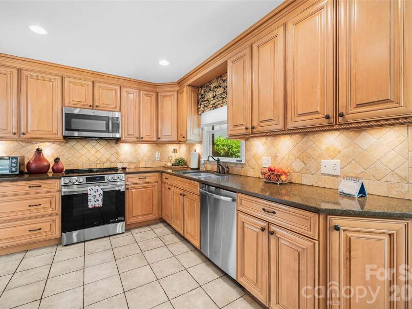 3162 Hitching Post Lane, Rock Hill, SC 29732.  MLS# CAR4416715, YatesRealty ID 45932. 