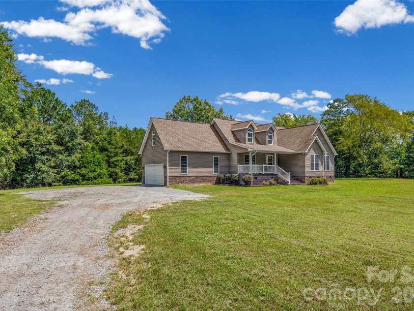 2229 Starnes Road, Edgemoor, SC 29712.  MLS# CAR4409854, YatesRealty ID 45934. Welcome home!