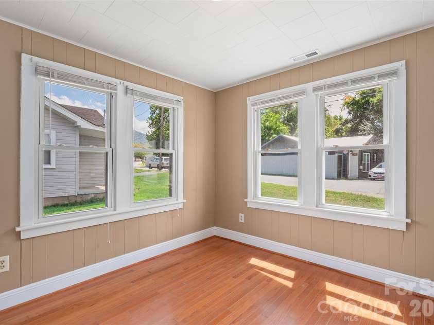 417 Riverbend Street, Waynesville, NC 28786.  MLS# CAR4416141, YatesRealty ID 45935. 