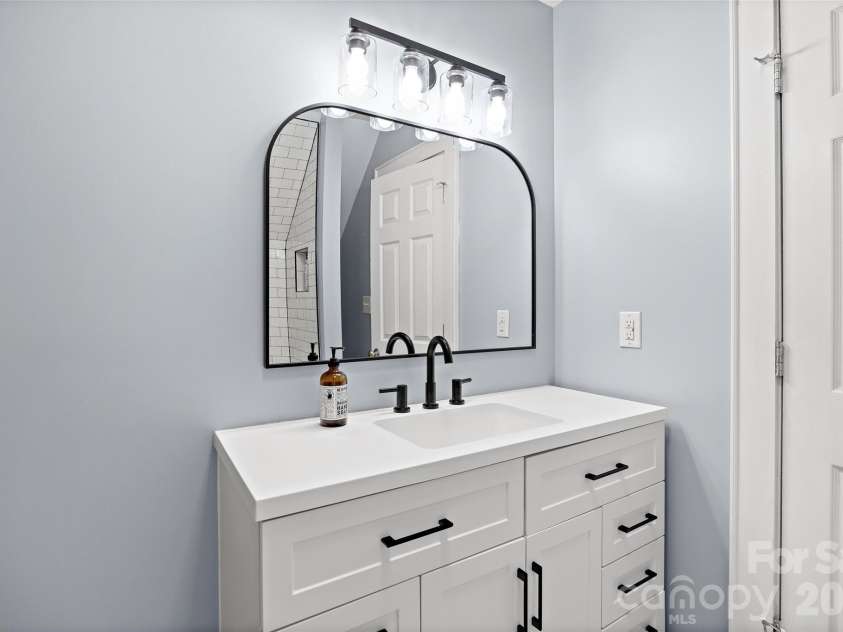 7105 Old Ridge Road, Waxhaw, NC 28173.  MLS# CAR4413323, YatesRealty ID 45938. Bathroom