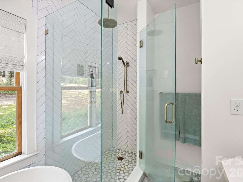7105 Old Ridge Road, Waxhaw, NC 28173.  MLS# CAR4413323, YatesRealty ID 45938. Full Glass Shower