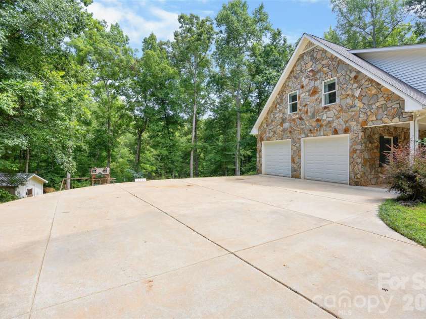7105 Old Ridge Road, Waxhaw, NC 28173.  MLS# CAR4413323, YatesRealty ID 45938. Oversized 2-Car Garage