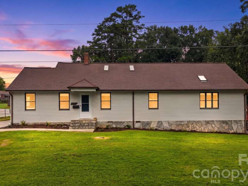 512 Garrou Avenue, Valdese, NC 28690.  MLS# CAR4414667, YatesRealty ID 45939. 