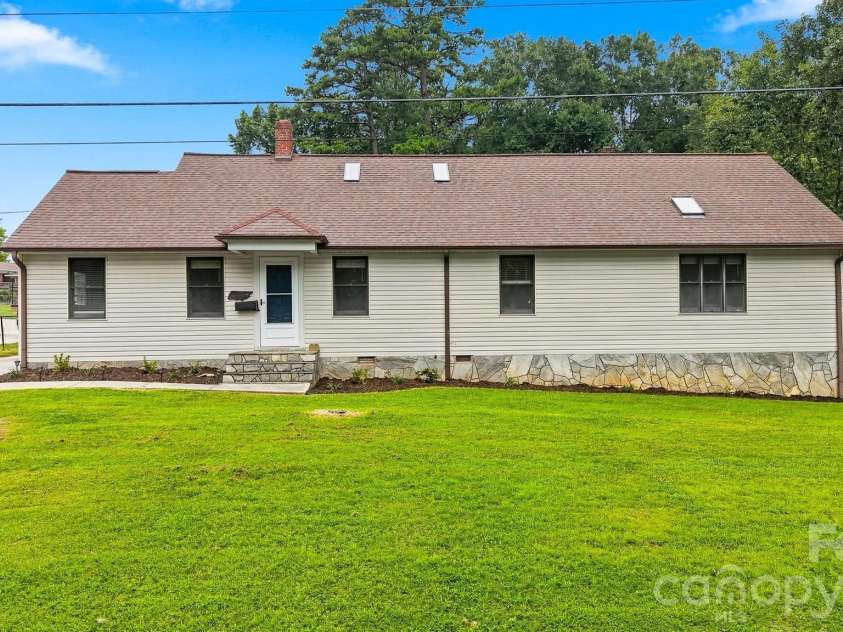 512 Garrou Avenue, Valdese, NC 28690.  MLS# CAR4414667, YatesRealty ID 45939. 