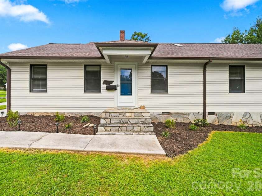 512 Garrou Avenue, Valdese, NC 28690.  MLS# CAR4414667, YatesRealty ID 45939. 