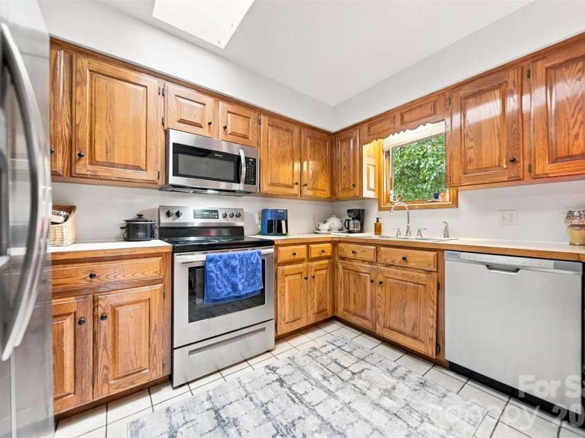 512 Garrou Avenue, Valdese, NC 28690.  MLS# CAR4414667, YatesRealty ID 45939. 