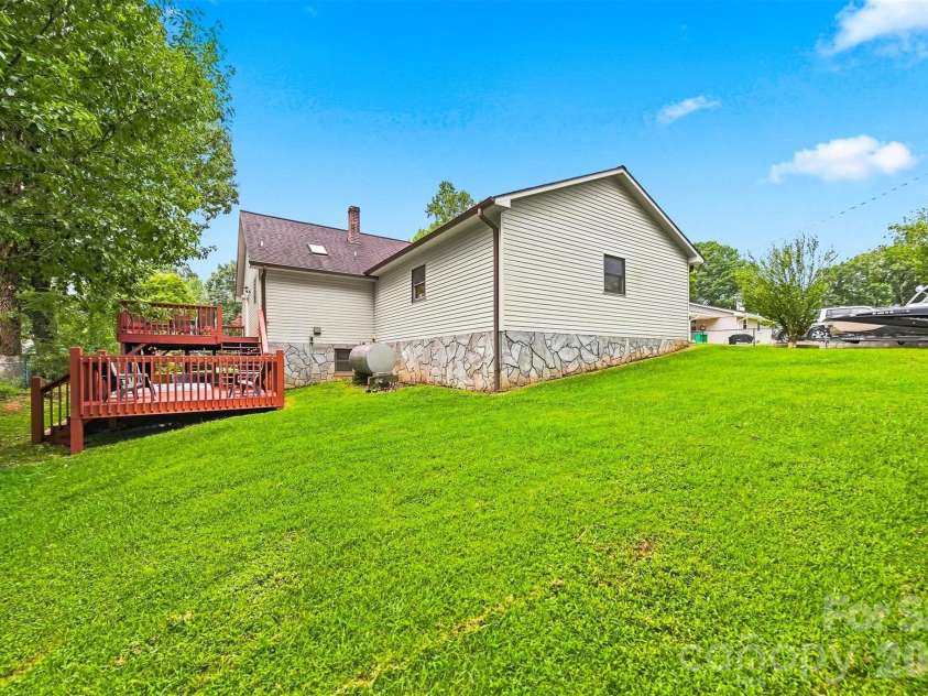 512 Garrou Avenue, Valdese, NC 28690.  MLS# CAR4414667, YatesRealty ID 45939. 