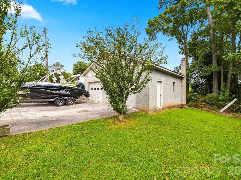 512 Garrou Avenue, Valdese, NC 28690.  MLS# CAR4414667, YatesRealty ID 45939. 