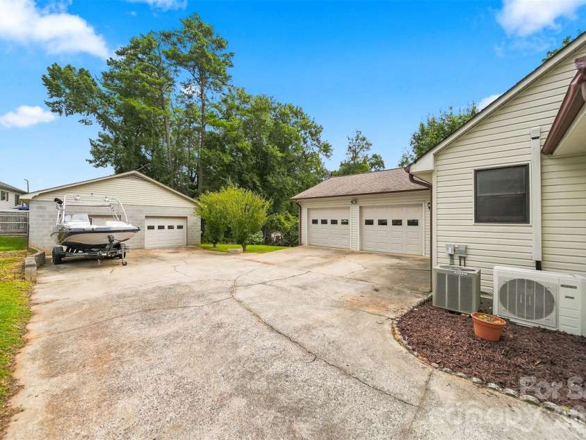 512 Garrou Avenue, Valdese, NC 28690.  MLS# CAR4414667, YatesRealty ID 45939. 