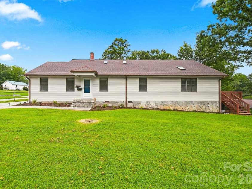 512 Garrou Avenue, Valdese, NC 28690.  MLS# CAR4414667, YatesRealty ID 45939. 