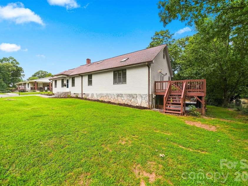 512 Garrou Avenue, Valdese, NC 28690.  MLS# CAR4414667, YatesRealty ID 45939. 
