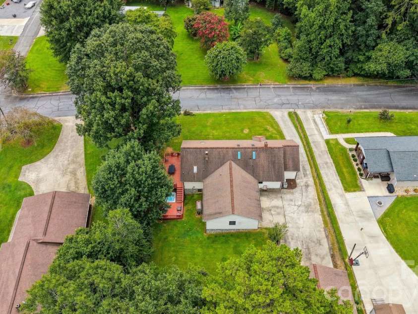 512 Garrou Avenue, Valdese, NC 28690.  MLS# CAR4414667, YatesRealty ID 45939. 