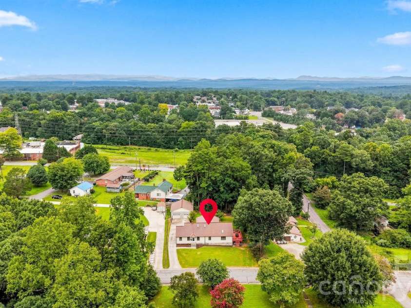 512 Garrou Avenue, Valdese, NC 28690.  MLS# CAR4414667, YatesRealty ID 45939. 