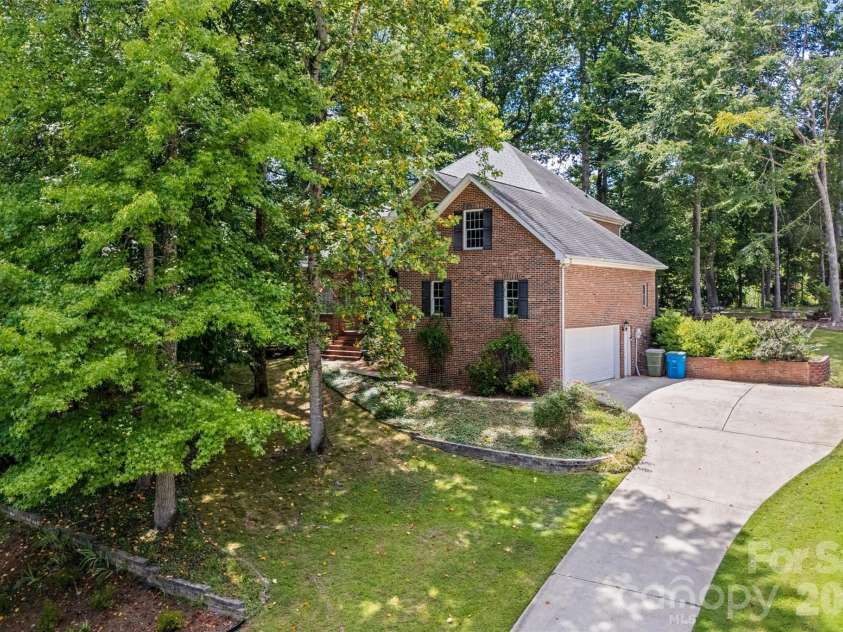 215 Ballard Court, Fort Mill, SC 29715.  MLS# CAR4355467, YatesRealty ID 4594. Front driveway
