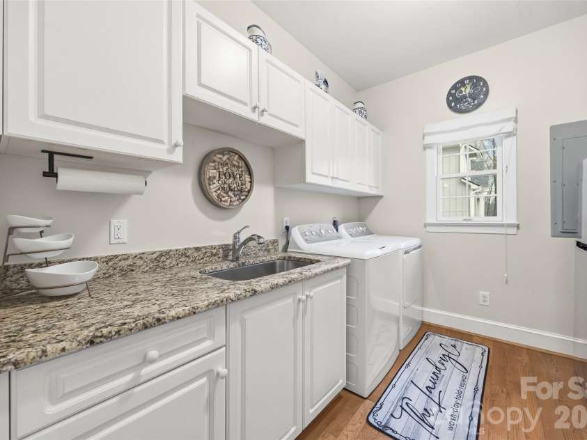 215 Ballard Court, Fort Mill, SC 29715.  MLS# CAR4355467, YatesRealty ID 4594. Laundry/Mud
