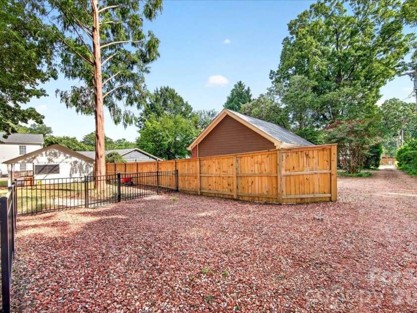 1717 Nassau Boulevard, Charlotte, NC 28205.  MLS# CAR4415580, YatesRealty ID 45940. Back Parking